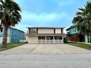 12828 E Madrid in Galveston, TX - Building Photo - Building Photo