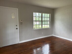 8108 N Otis Ave in Tampa, FL - Building Photo - Building Photo