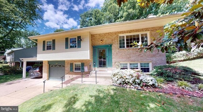 7305 Whitson Dr in Springfield, VA - Building Photo - Building Photo