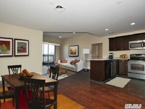 191 7th St-Unit -305 in Garden City, NY - Foto de edificio - Building Photo