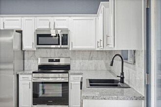 38 Deer Ridge Rd in Wimberley, TX - Foto de edificio - Building Photo