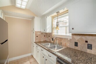 431 Sunset Dr in Dickinson, TX - Building Photo - Building Photo