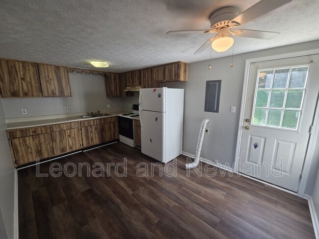 212 Patricia Dr in Byesville, OH - Building Photo - Building Photo