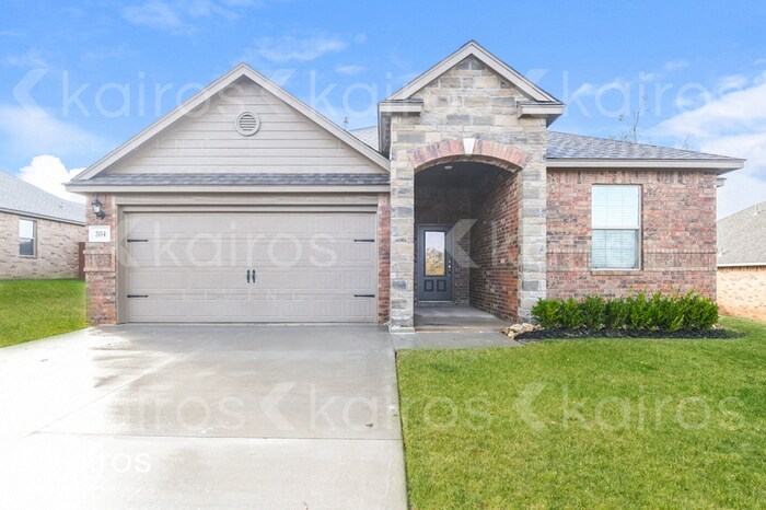 304 E Georgia Terrace in Mustang, OK - Building Photo