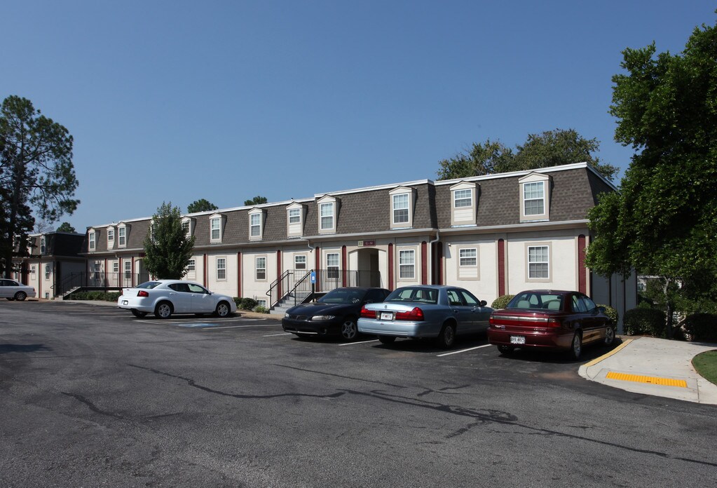 The Hills at Fairington Apartments in Lithonia, GA