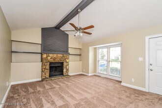 8623 Wooded Glen Rd in Louisville, KY - Building Photo - Building Photo