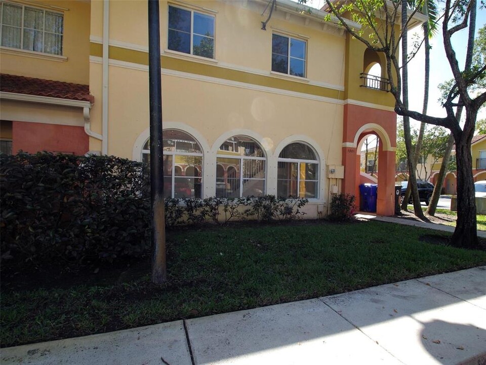 1301 N Santa Catalina Cir in North Lauderdale, FL - Building Photo