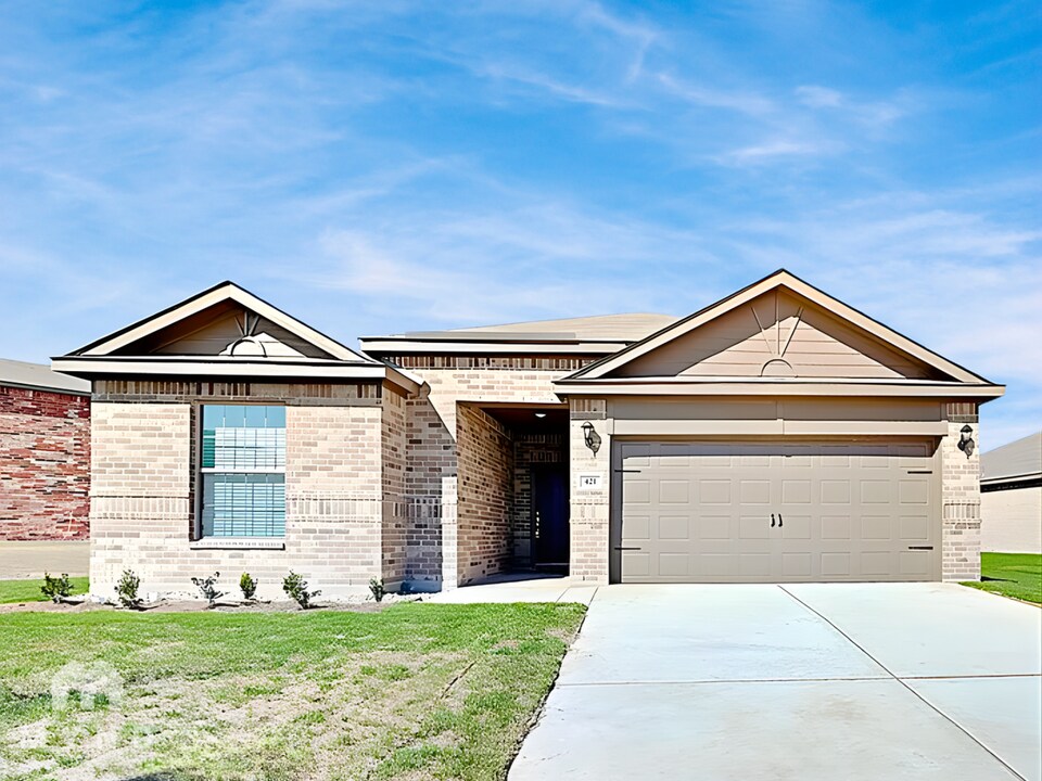 421 Micah Ln in Ferris, TX - Building Photo