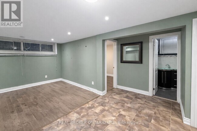 926 Flagship Dr in Mississauga, ON - Building Photo - Building Photo