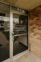 Park Place off Broadway in New Hope, MN - Foto de edificio - Building Photo