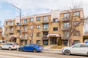 505 Ampère Av in Laval, QC - Building Photo