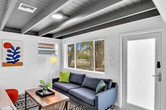 1568 NE 35th St in Oakland Park, FL - Building Photo - Building Photo