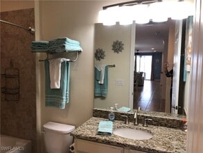 14940 Edgewater Cir in Naples, FL - Foto de edificio - Building Photo
