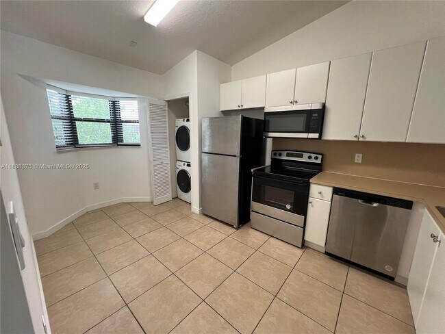 22641 SW 88th Pl in Cutler Bay, FL - Building Photo - Building Photo