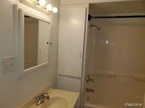 23745 Rein Ave in Eastpointe, MI - Building Photo - Building Photo