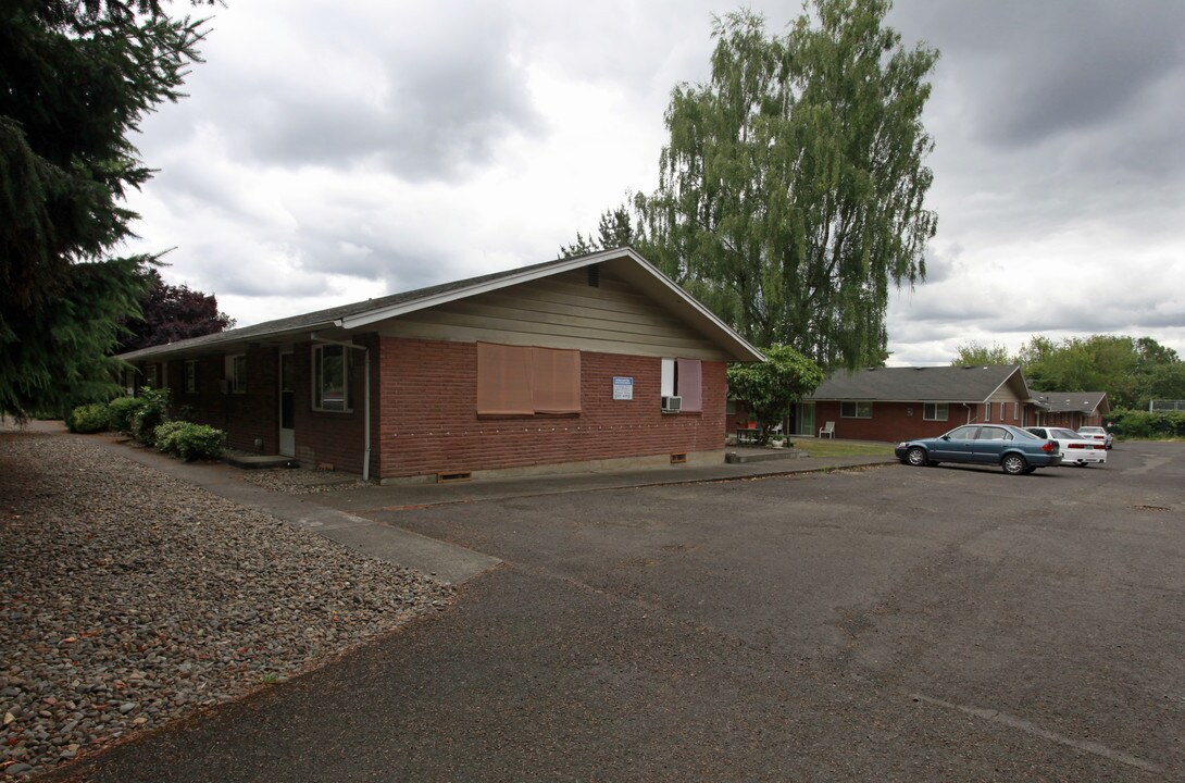 Center Street Gardens in Beaverton, OR - Building Photo