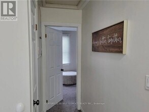 8166 Paddock Trail Dr in Niagara Falls, ON - Building Photo - Building Photo