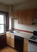 2020 Massachusetts Ave, Unit 6 in Cambridge, MA - Foto de edificio - Building Photo