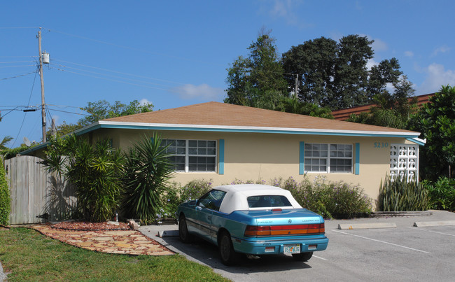 5230 NE 14th Way in Fort Lauderdale, FL - Building Photo - Building Photo