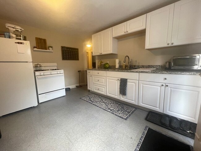 73 Fuller St in Waltham, MA - Building Photo - Building Photo