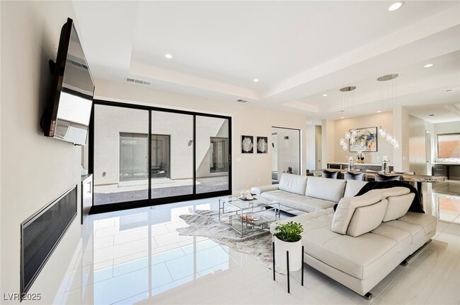 property at 19 Garden Rain Dr