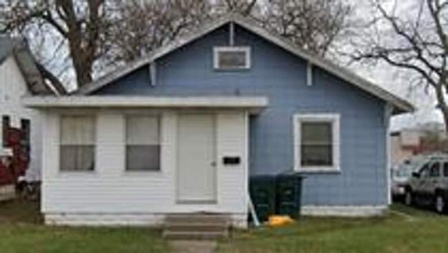 property at 2002 S Elm St