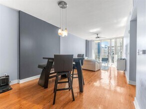 1120 E Kennedy Blvd in Tampa, FL - Foto de edificio - Building Photo