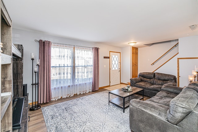 1305 Kingsbury Dr in Hanover Park, IL - Building Photo - Building Photo