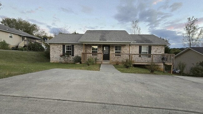 1507 Cloverdale Ct in Sevierville, TN - Building Photo - Building Photo