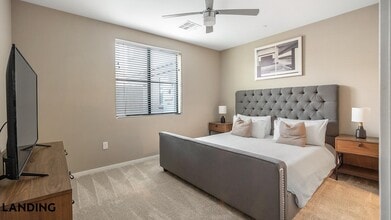 402 W Lincoln St, Unit 172 in Phoenix, AZ - Building Photo - Building Photo