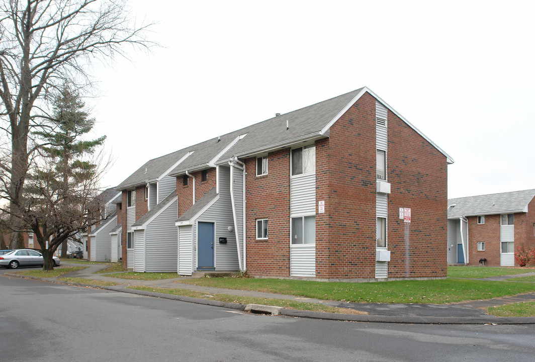 Piperbrook Apartments in West Hartford, CT - Building Photo