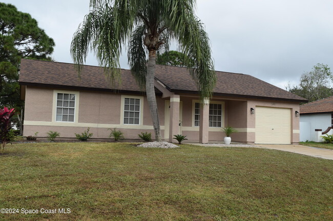 541 Londonderry Cir SE in Palm Bay, FL - Building Photo - Building Photo