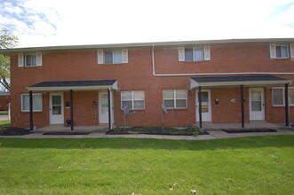 897-905 N Meadows Ct in Columbus, OH - Building Photo - Building Photo