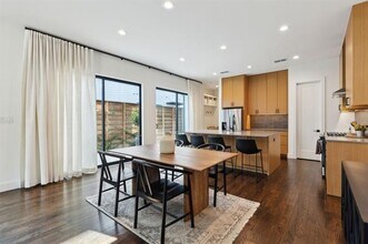 2004 N Prairie Ave in Dallas, TX - Building Photo - Building Photo