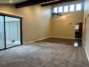 1035 NW 70th Ct in Kansas City, MO - Building Photo - Building Photo