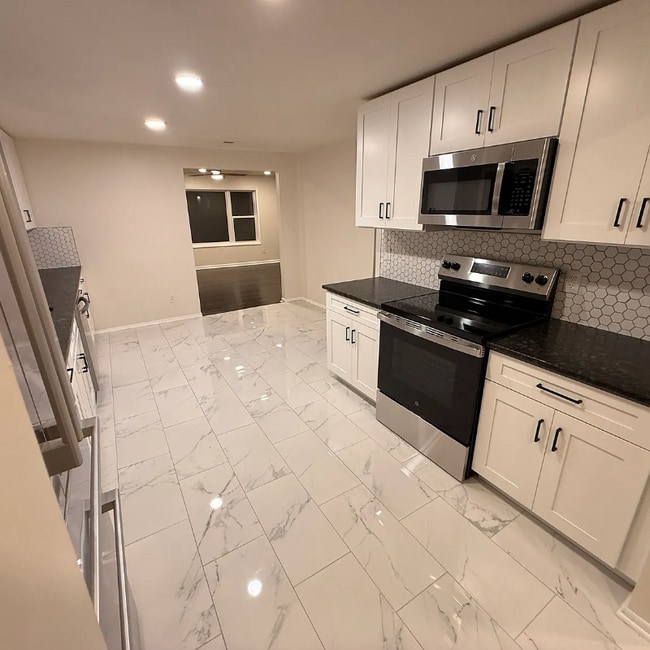 property at 5211 E 141st St