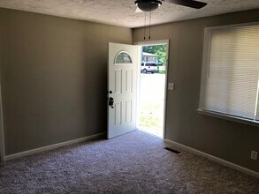 101 Barnett St in La Vergne, TN - Building Photo - Building Photo