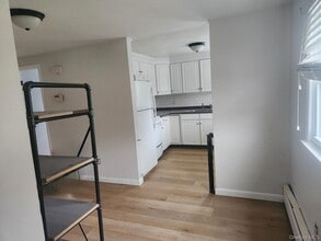 296 Old Farmingdale Rd in West Babylon, NY - Building Photo - Building Photo