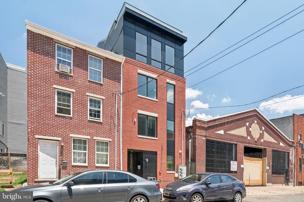 1437 Parrish St in Philadelphia, PA - Building Photo