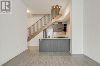 25 Holly St in Toronto, ON - Building Photo - Building Photo