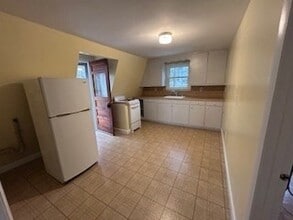 38 Cedar St, Unit 1 in Holliston, MA - Building Photo - Building Photo