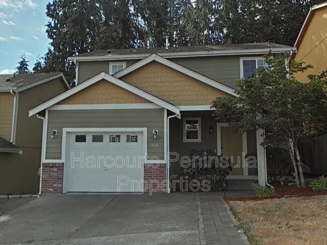 property at 6716 Takota Pl NE