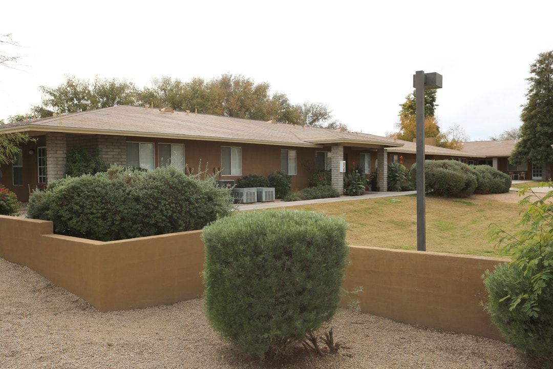 Casa de Shanti in Phoenix, AZ - Building Photo