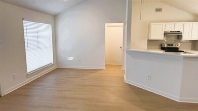 906 Dixie Dr in League City, TX - Building Photo - Building Photo