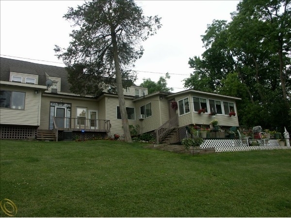 Silver Lake Apartments in Waterford, MI - Building Photo - Building Photo