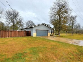 106 Ninole Ct in Bastrop, TX - Building Photo - Building Photo