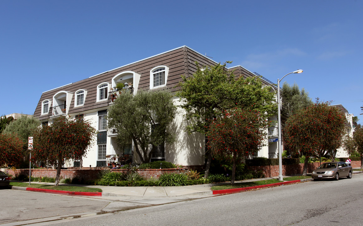 8607 Tuscany Ave in Playa Del Rey, CA - Foto de edificio