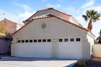 2066 Club Crest Way in Henderson, NV - Building Photo - Building Photo