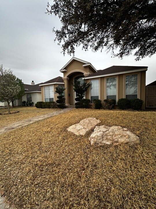 1207 French Ave in Odessa, TX - Building Photo