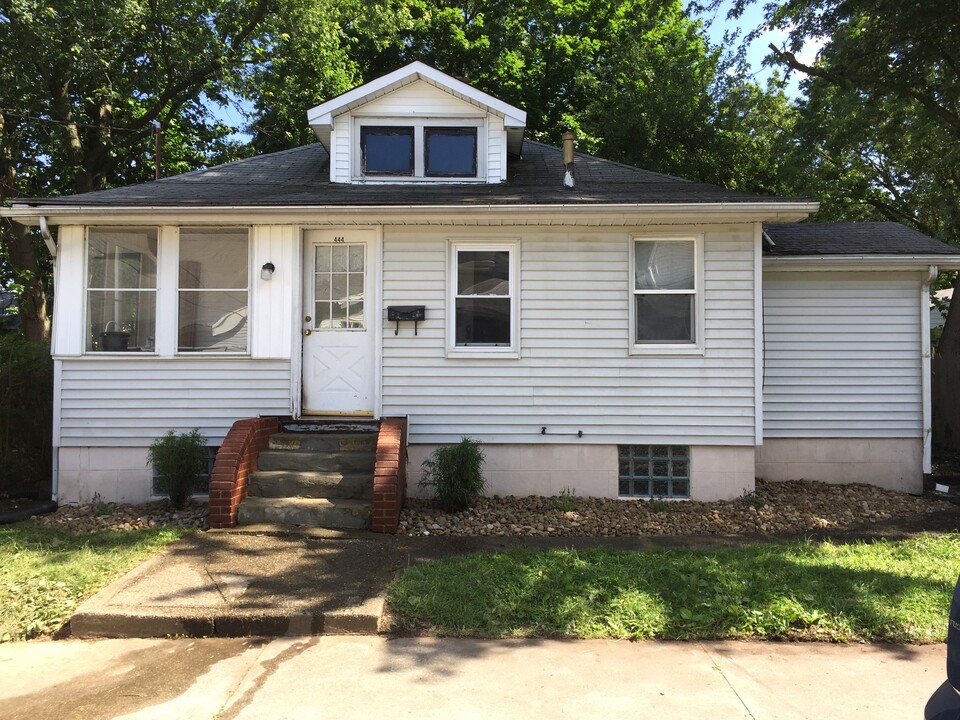 444 W Wilbeth Rd in Akron, OH - Building Photo